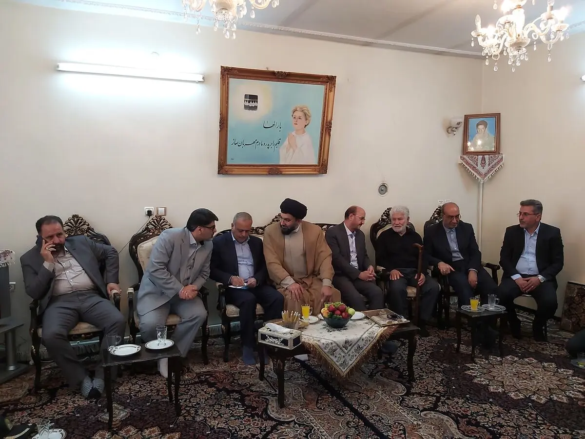 دیدار استاندار قزوین با یک خانواده شهید در آبیک