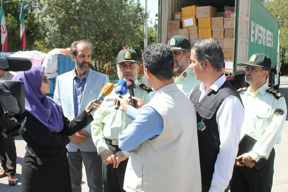 کشف محموله میلیاردی قاچاق پوشاک و کفش در تهران