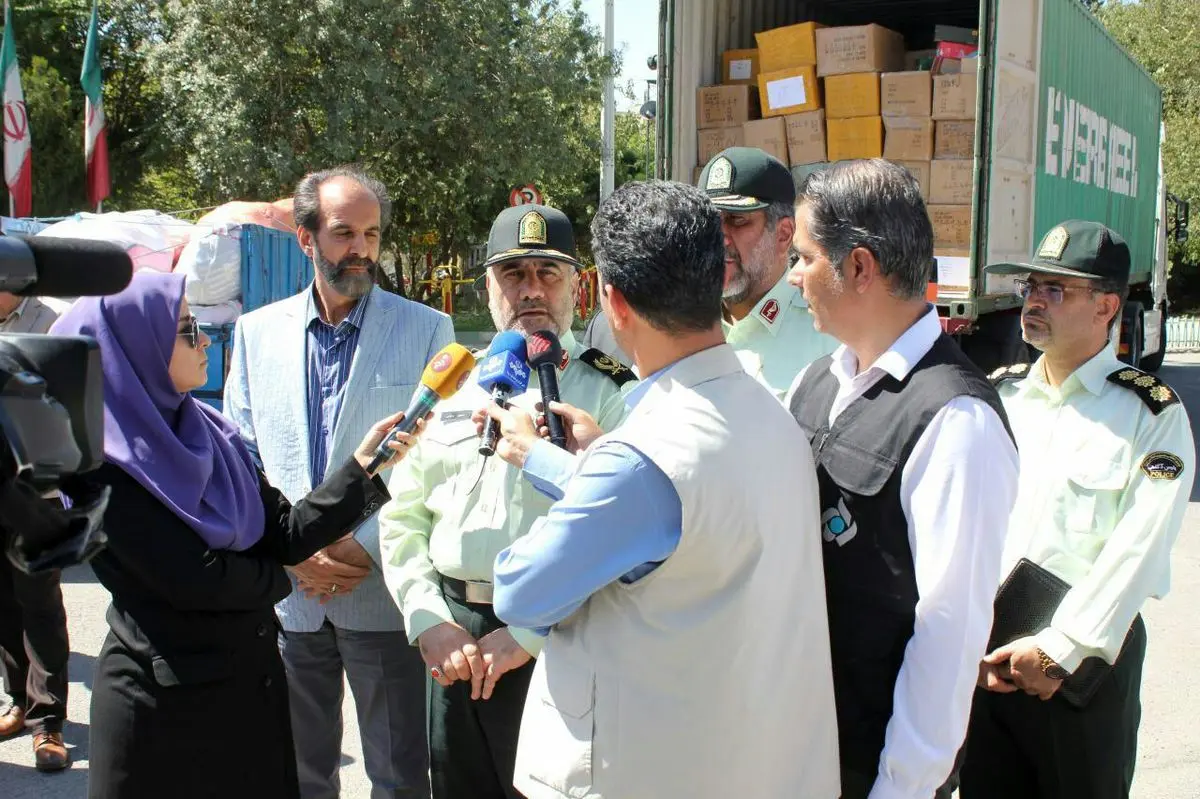 کشف محموله میلیاردی قاچاق پوشاک و کفش در تهران