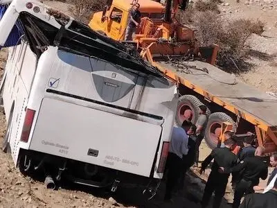  احتمالا خستگی و خواب‌آلودگی راننده، عامل واژگونی اتوبوس در فیروزکوه بوده است