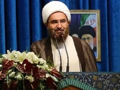 خطیب جمعة طهران: فرض الحظر على ظریف تصرف صبیانی ومثیر للسخریة 