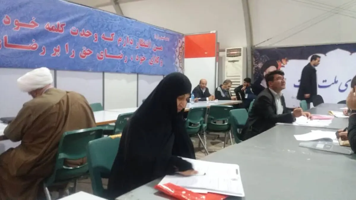 برخی نمایندگان درون مجلس اهداف کسانی که دلسوز ما نیستند را پیگیری می‌کنند