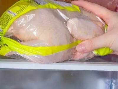 اشتباهات اکثر خانم‌ها هنگام شستشو و طبخ مرغ