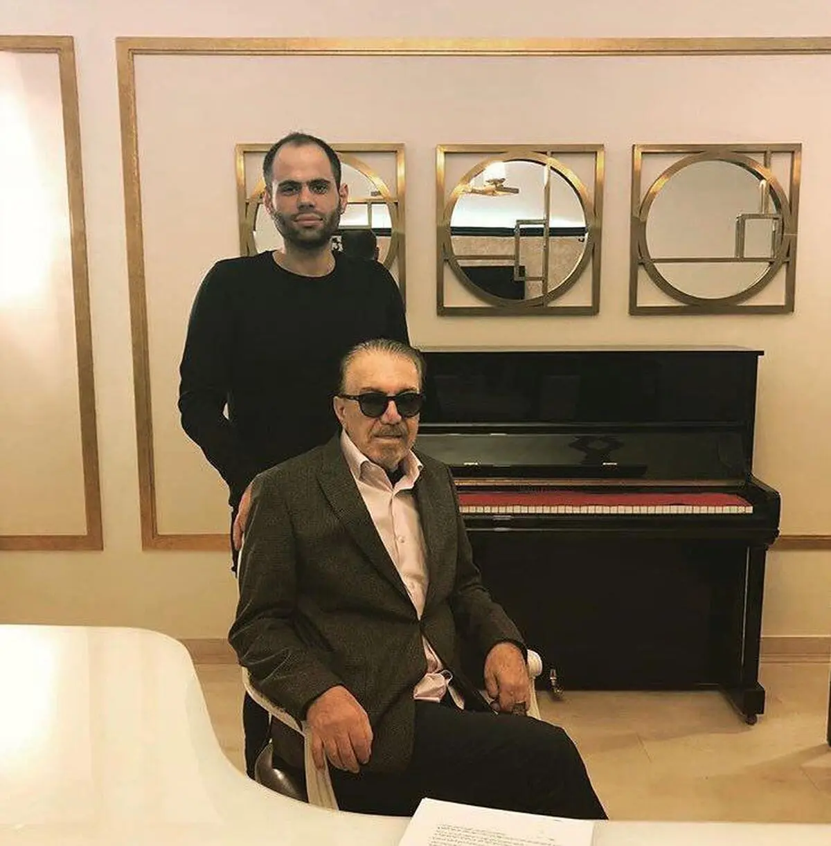 می‌خواهیم تنها ارکستر بزرگ خصوصی ایران باشیم/اشکان خطیبی خواننده کنسرت نوستالژی شد