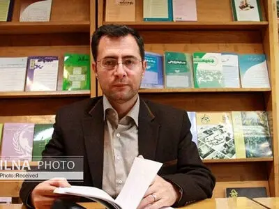 احمد کسروی؛ نوسان از شیعه‌ی ارتدکسی تا ادعای پیامبری/ تاریخ‌نویسی که به جشن کتاب‌سوزانش بالید
