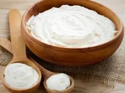 بررسی علت اصلی آب انداختن ماست خانگی