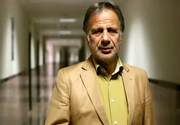 هنرمندان تئاتر قم در سلامت هستند/ وظیفه همه در شیوع کرونا، دعوت به همدلی و آرامش است/ دولت در حد توان از هنرمندان در برابر بحران کرونا حمایت کند/ از هنرمند تا کاسب باید خودشان را با شرایط سازگار کنند