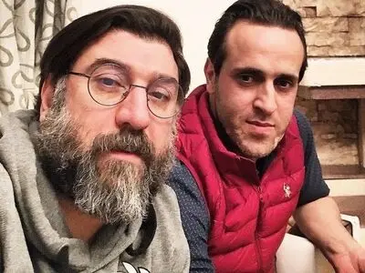ویدئو: روایت علی کریمی از لحظه تلخ دادن خبر فوت انصاریان به ننه علی