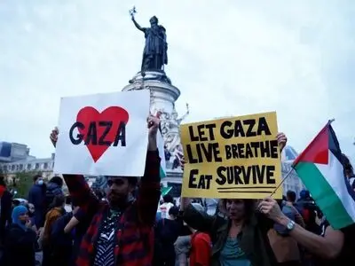 France bans Israeli companies from weapons exhibition