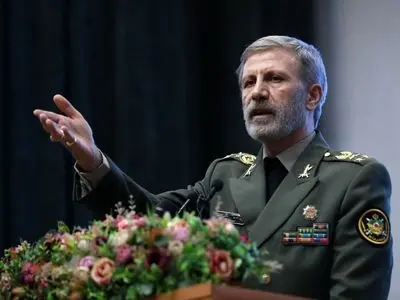 قائد الجيش الايراني: سندافع عن عزة وكرامة ايران حتى الرمق الاخير