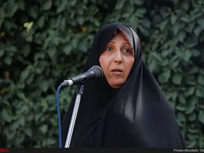 فیلم / سخنرانی فاطمه هاشمی در مراسم تشییع پیکر مهدیه الهی قمشه ای