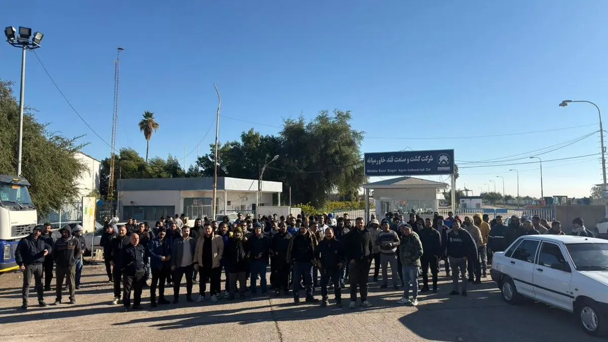 دهمین روز تجمع کارگران شرکت قند خاورمیانه شوش برگزار شد
