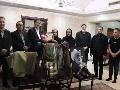 یادگاری‌های اکبر عبدی به موزه شهرداری اردبیل اهدا شد