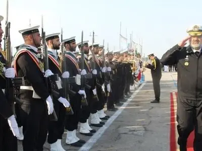 اعزام ناوگروه رزمی آموزشی نیروی دریایی ارتش به آب‌های بین‌المللی با حضور دریادار ایرانی