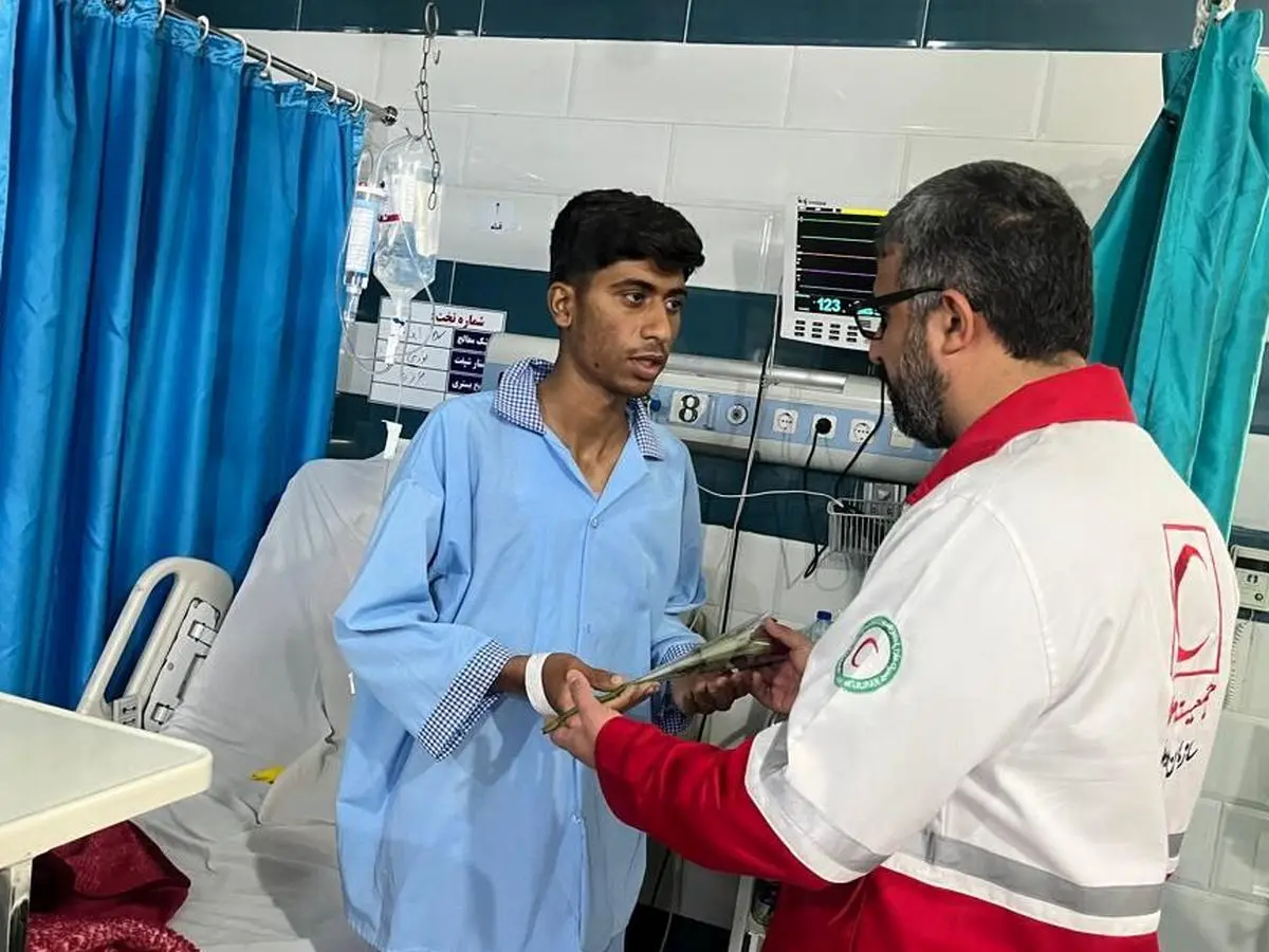 دیدار رئیس سازمان داوطلبان هلالاحمر با خانوادههای جانباختگان حادثه بندر شهید رجایی