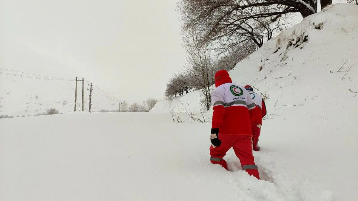 ۵ نفر در اشنویه در محاصره برف هستند/ تلاش‌ها برای نجات ادامه دارد