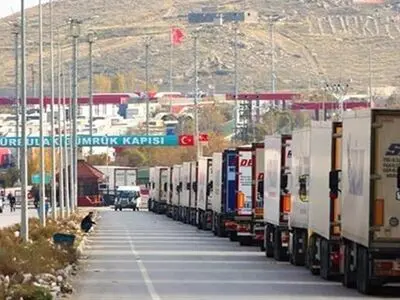 دولت برای رفع گره‌های مرز بازرگان ضرب‌الاجل تعیین کرد/ هدف‌گذاری برای تردد روزانه هزار کامیون