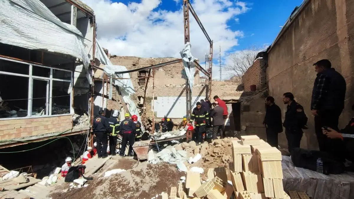 یک ساختمان در پل قاری تبریز فروریخت/ مرگ یک کارگر و مصدومیت تعدادی دیگر