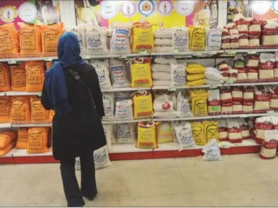 کالاهای اساسی به اندازه کافی به بازار تزریق شده است