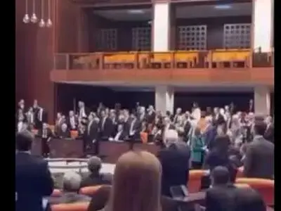 درگیری شدید نمایندگان حامی اردوغان و امام‌اوغلو در مجلس ترکیه + فیلم
