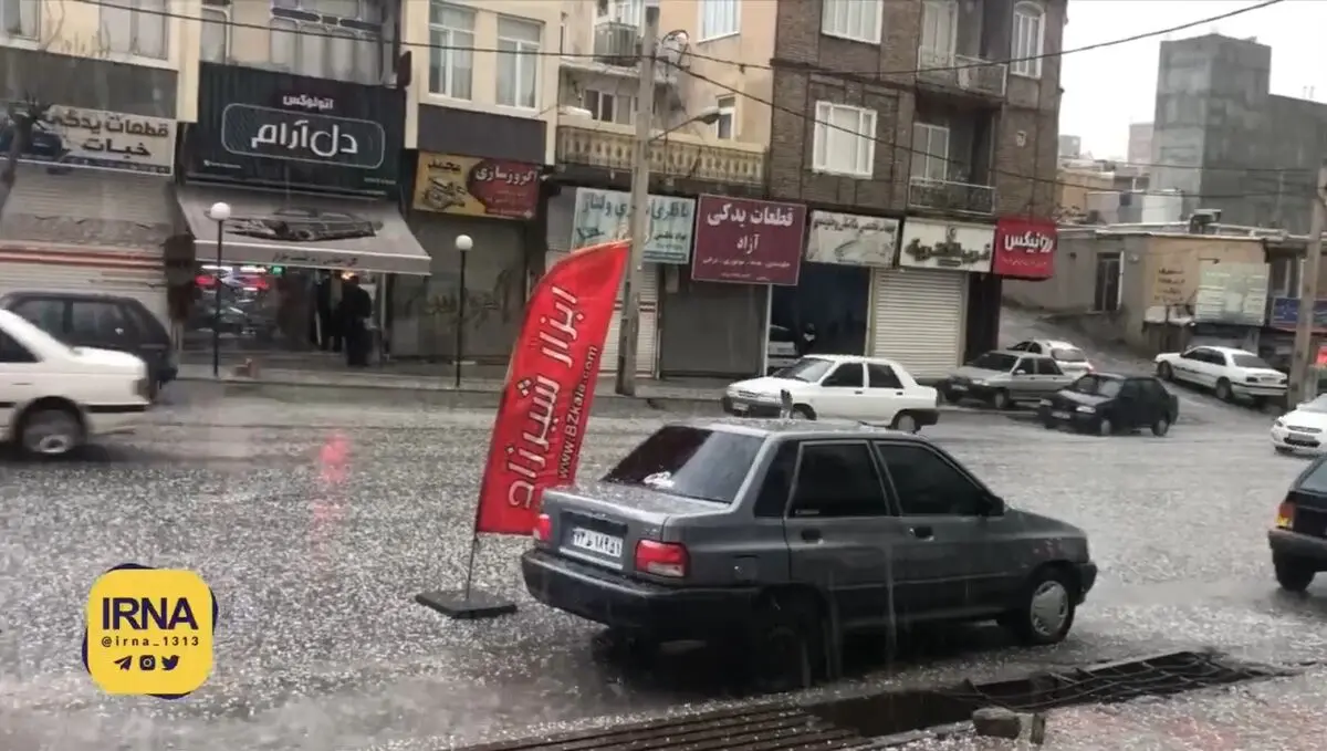 بارش شدید تگرگ در سنندج و آبگرفتگی معابر + فیلم