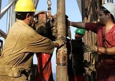 بیانیه مهم فراکسیون کارگری مجلس: پرداخت مستقیم مزد جایگزین حذف پیمانکاران نشود/ لزوم اجرای دستور صریح رئیس جمهور