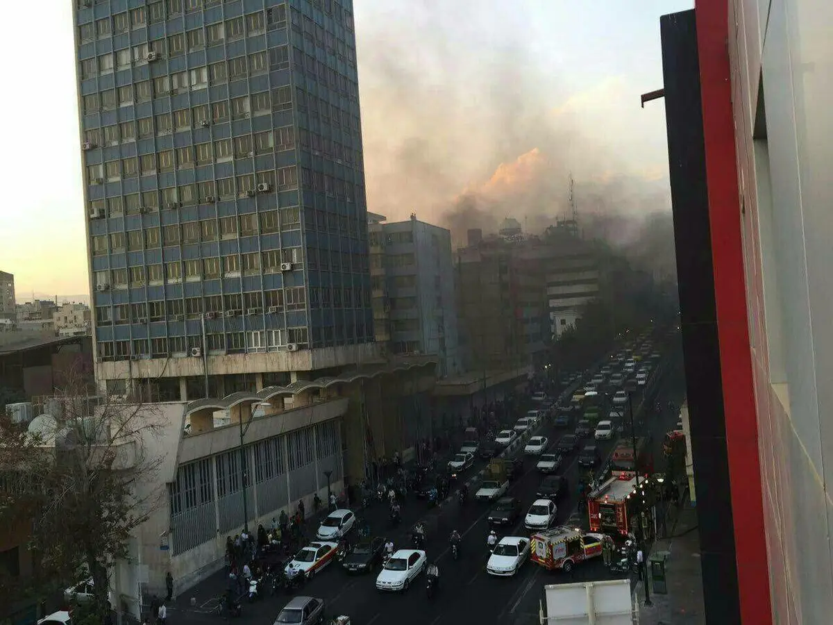 حریق در ساختمان مقابل تالار بورس تهران مهار شد