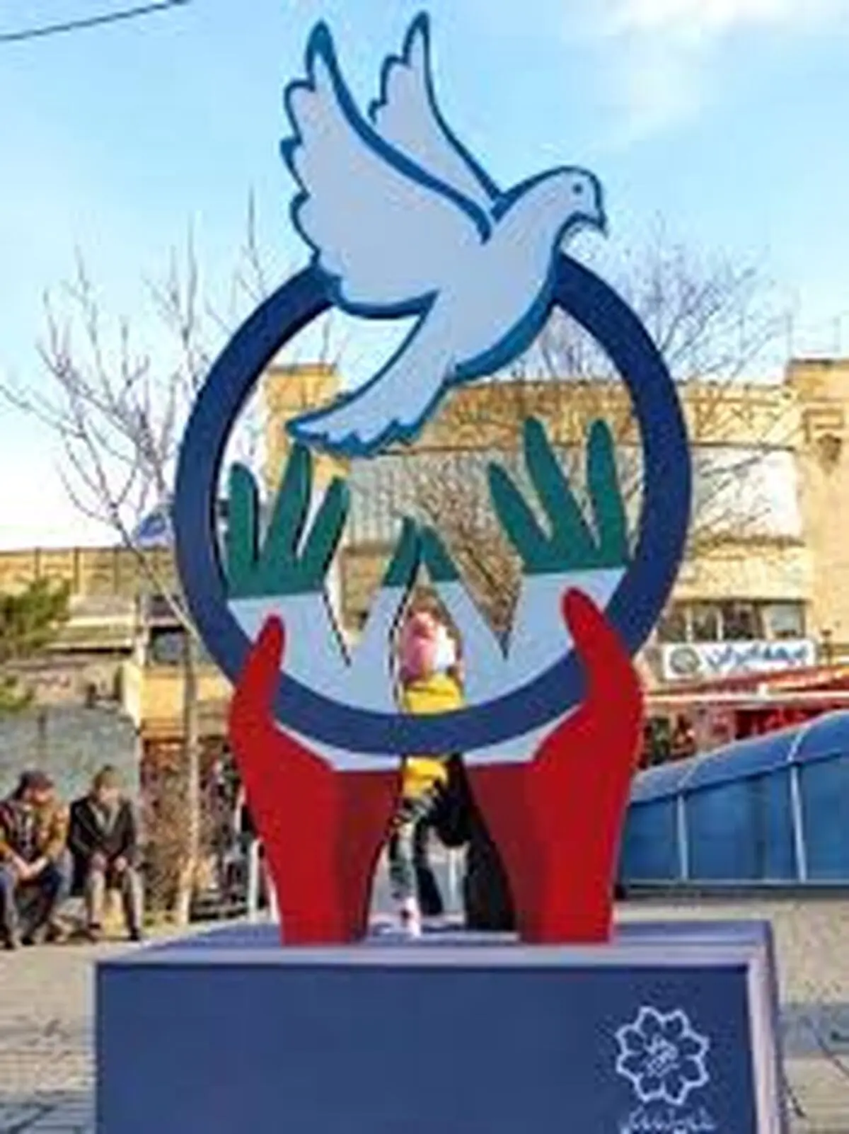 نصب ۵۰ المان مناسبتی دهه فجر در ارومیه
