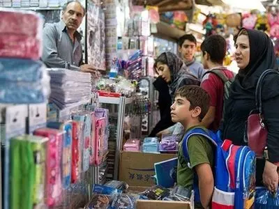 گرانی و تورم در بازار لوازم‌التحریر و پوشاک مدارس / قیمت‌های نجومی مایحتاج دانش‌آموزان و استیصال خانواده‌ها