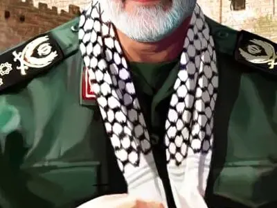 لحظه باز کردن درب حرم مطهر حضرت زینب کبری(س) به دست شهید سلیمانی+فیلم