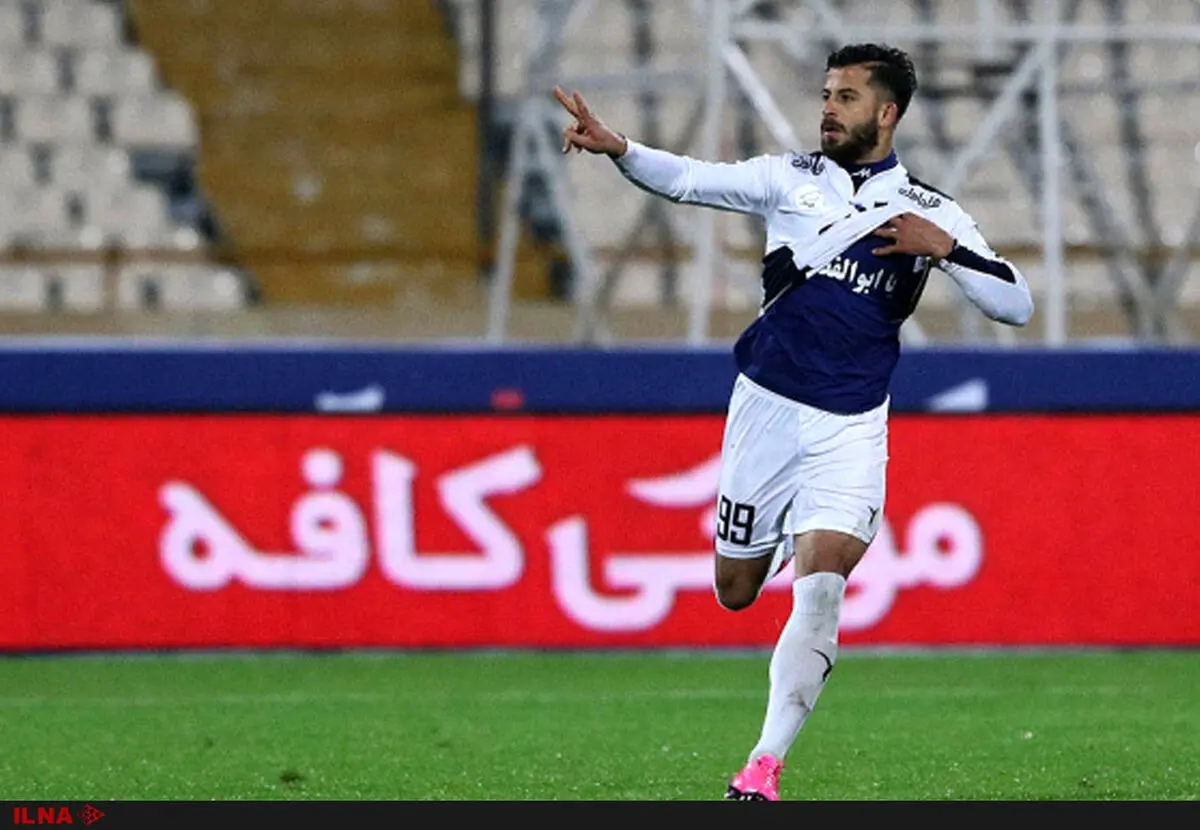 استقلال از پرسپولیس عقب نیفتاد؛ گلزن جنجالی به پرسپولیس در رادار آبی‌ها