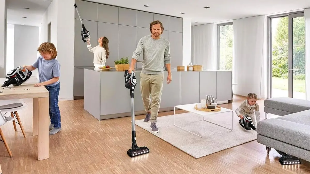 بررسی نسل جدید جارو شارژی لمسی بوش با صفحه نمایش هوشمند