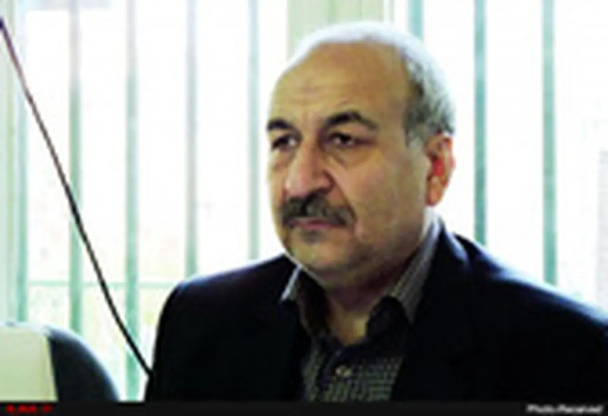 مدیرعامل یکی از مؤسسات اعتباری با اسلحه کمری به دیدار رئیس وقت بانک مرکزی می‌رفت/ کجای دنیا بدهکار بانکی موسس بانک می‌شود/ ادغام‌ بانک‌ها نباید موجب مخفی شدن ضعف عملکرد شود