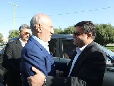 معاون رییس‌جمهور و رییس سازمان برنامه و بودجه وارد چهارمحال و بختیاری شد