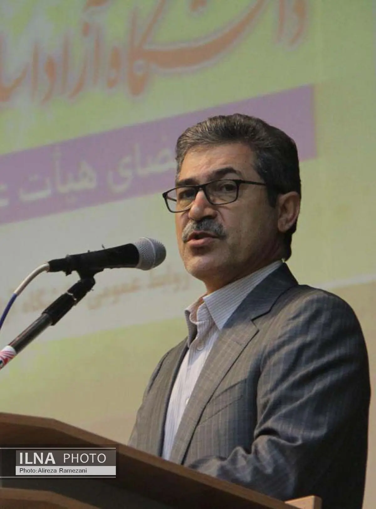 رویکرد دانشگاه حرکت به سمت کارآفرینی است 