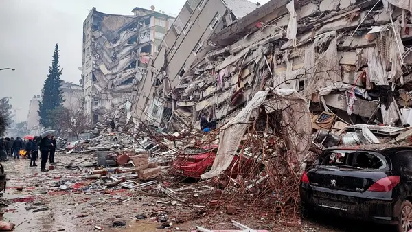 شمار قربانیان زمین‌لرزه در ترکیه به ۱۴۹۸ نفر رسید