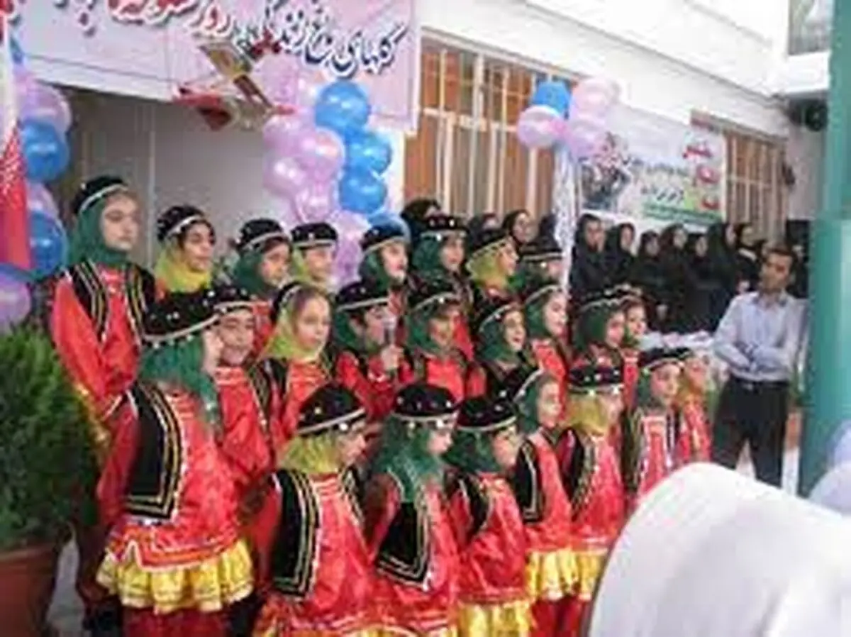 اول مهر جشن حضور دانش آموزان در مدارس / انجام بیش از ۶۸ درصد آموزش‌ها از شبکه شاد