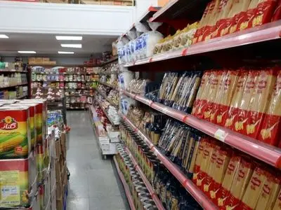 بازار آذربایجان غربی در روزهای جنگ/کمبودی در تامین کالاهای اساسی وحود ندارد/قفسه ها پر مردم در حال خرید