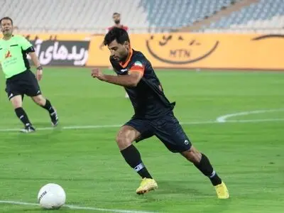 خدایی: استقلال و پرسپولیس رقیب ما نیستند!/ داور قبل دربی به پرسپولیسی‌ها کارت نمی‌داد