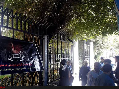 تجمع کارگران بیکار شده پتروشیمی جم مقابل وزارت کار