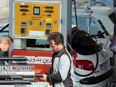 هیچ طرحی درباره افزایش قیمت سوخت در دست بررسی نیست/ اجرای طرح آزمایشی اختصاص 30 لیتر بنزین به افراد در مناطق آزاد مد نظر دولت است