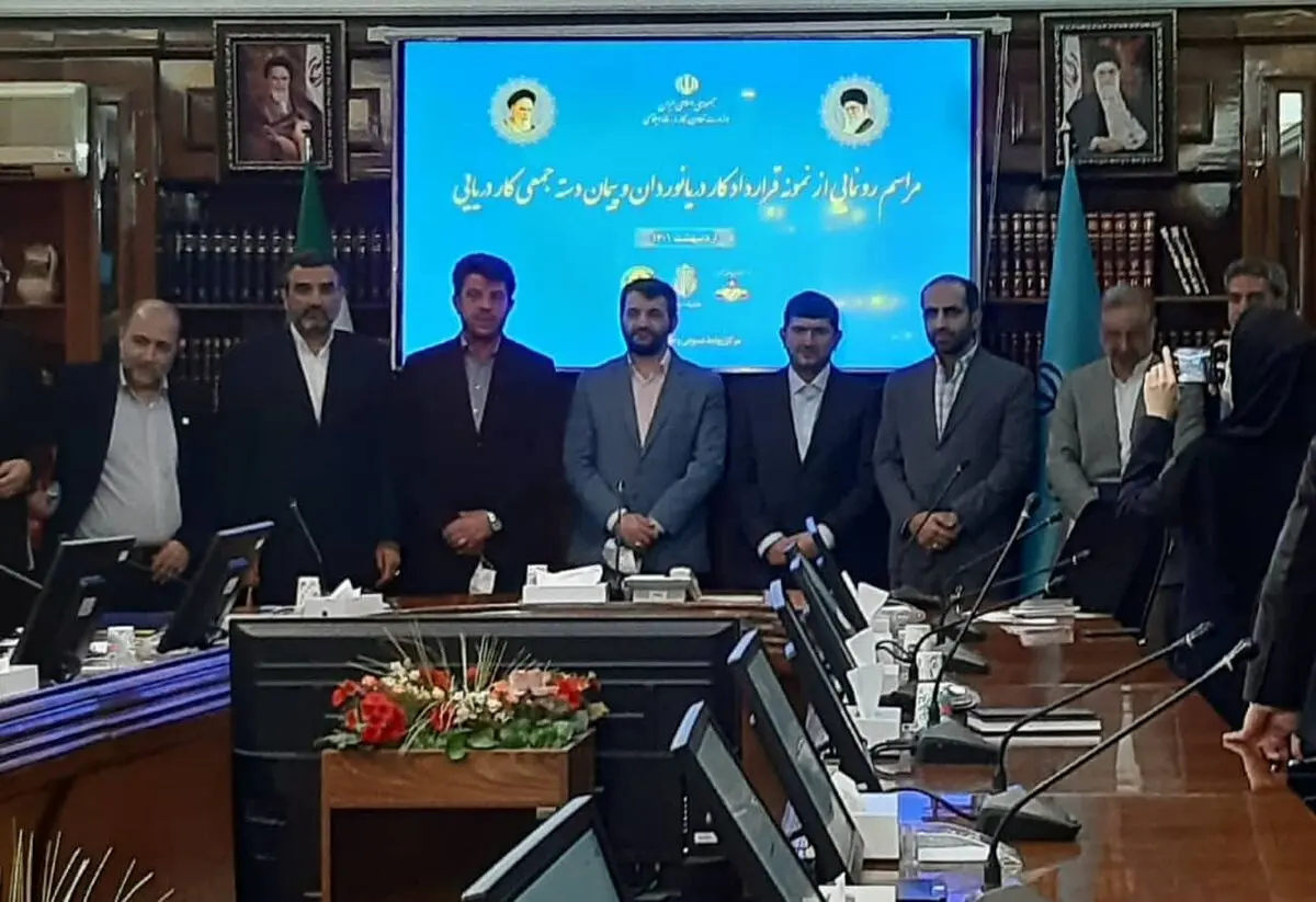 رونمایی از نمونه قرارداد کار دریانوردان و پیمان دسته‌جمعی کار دریایی/ وزیر کار: کسریِ بودجه‌ی دولت نباید بر مذاکرات سه‌جانبه تاثیر بگذارد