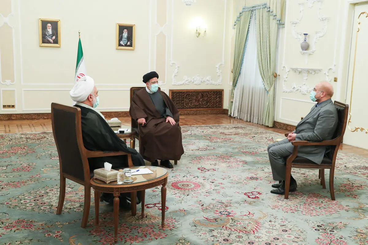 اجتماع رؤساء السلطات الثلاث یلتئم باستضافة ایة الله رئیسی