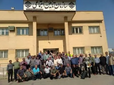 تجمع بازنشستگان تامین اجتماعی در چند شهر/ درمان رایگان می‌خواهیم