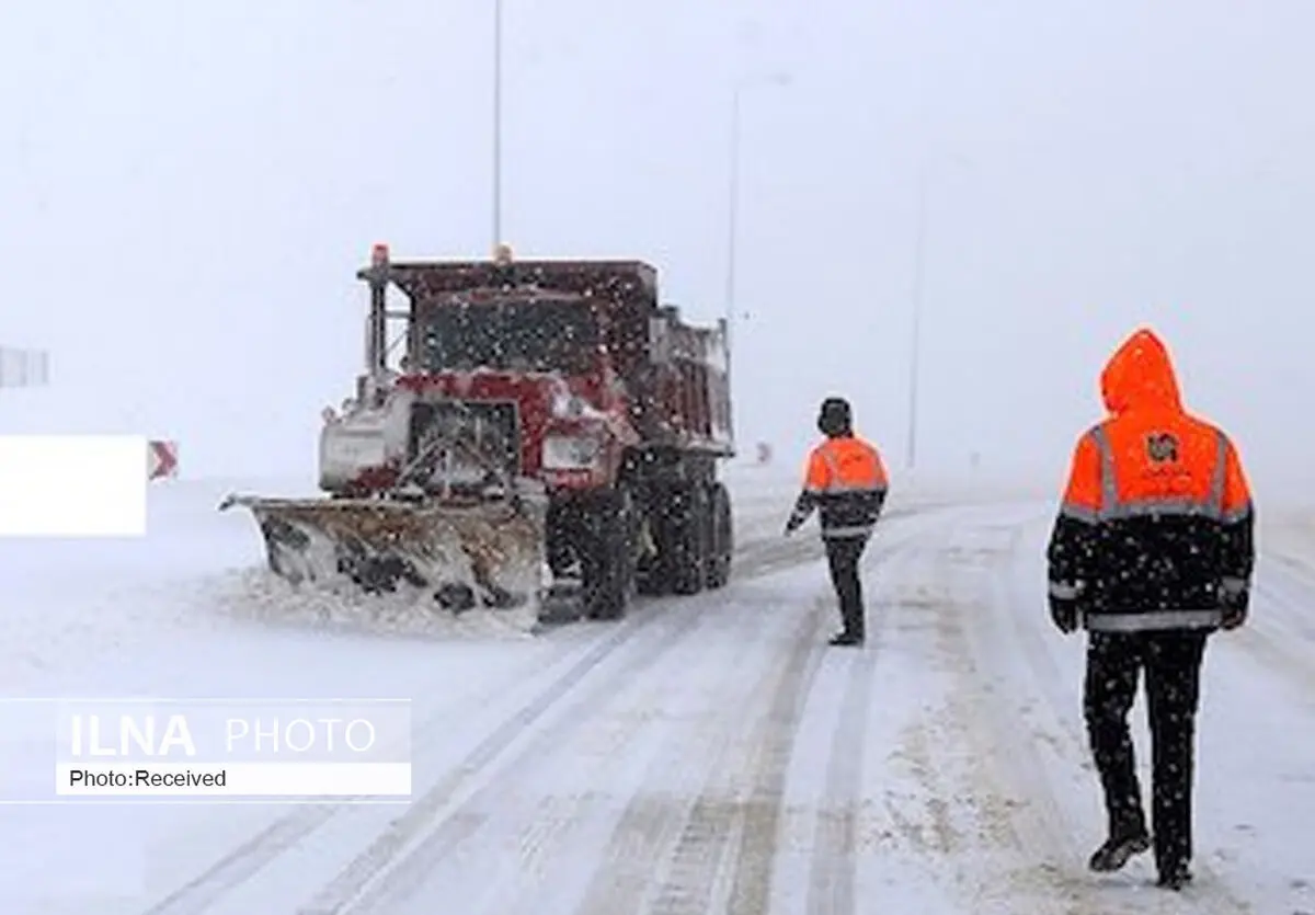 هزار و ۹۰۰ کیلومتر از راه‌های قزوین برفروبی شد 