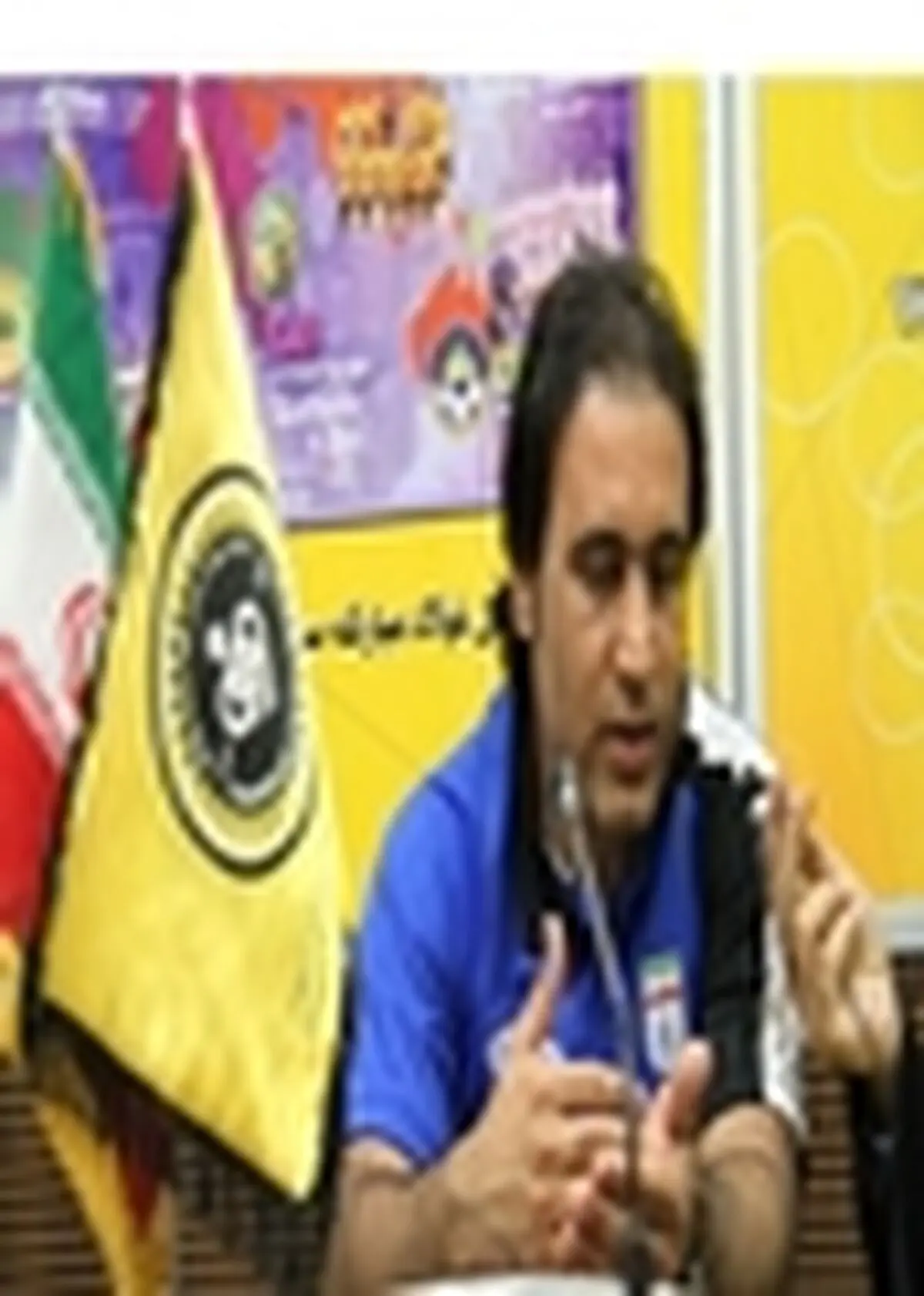 مهدوی کیا: فوتبال ما فقط در دریافتی بازیکنان حرفه‌ای شده است