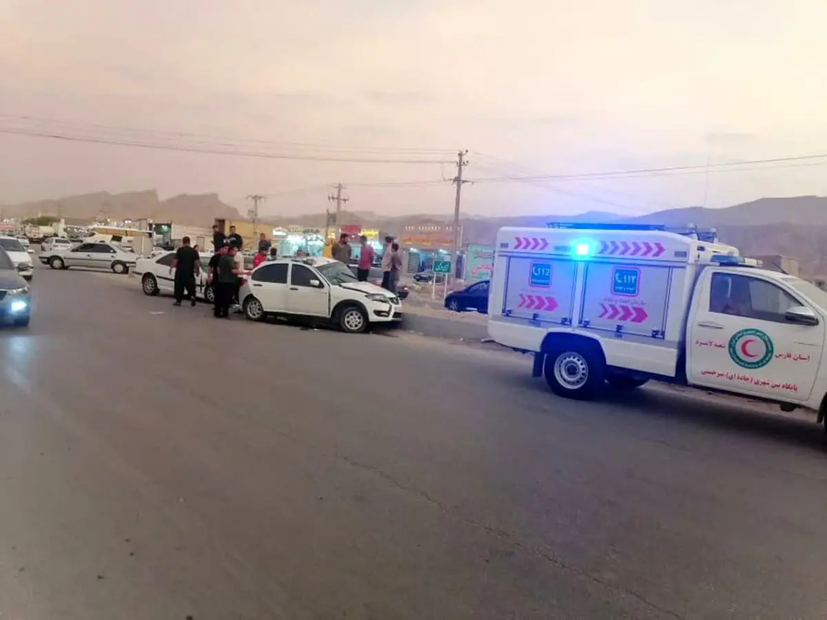 تصادف خودرو پژو پارس و کوییک در جاده لامرد با ۴ مصدوم و یک فوتی