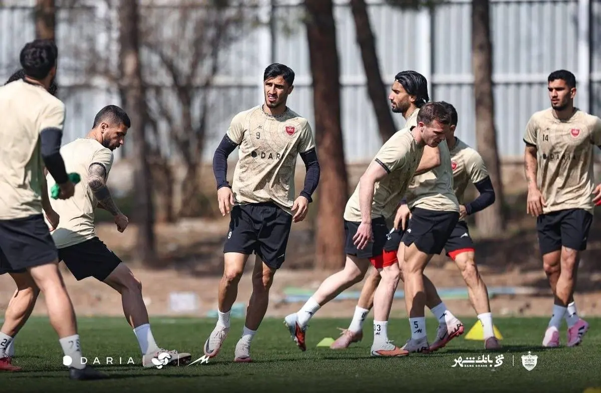 پرسپولیس در بحران نیست، لیگ بی‌ثبات است