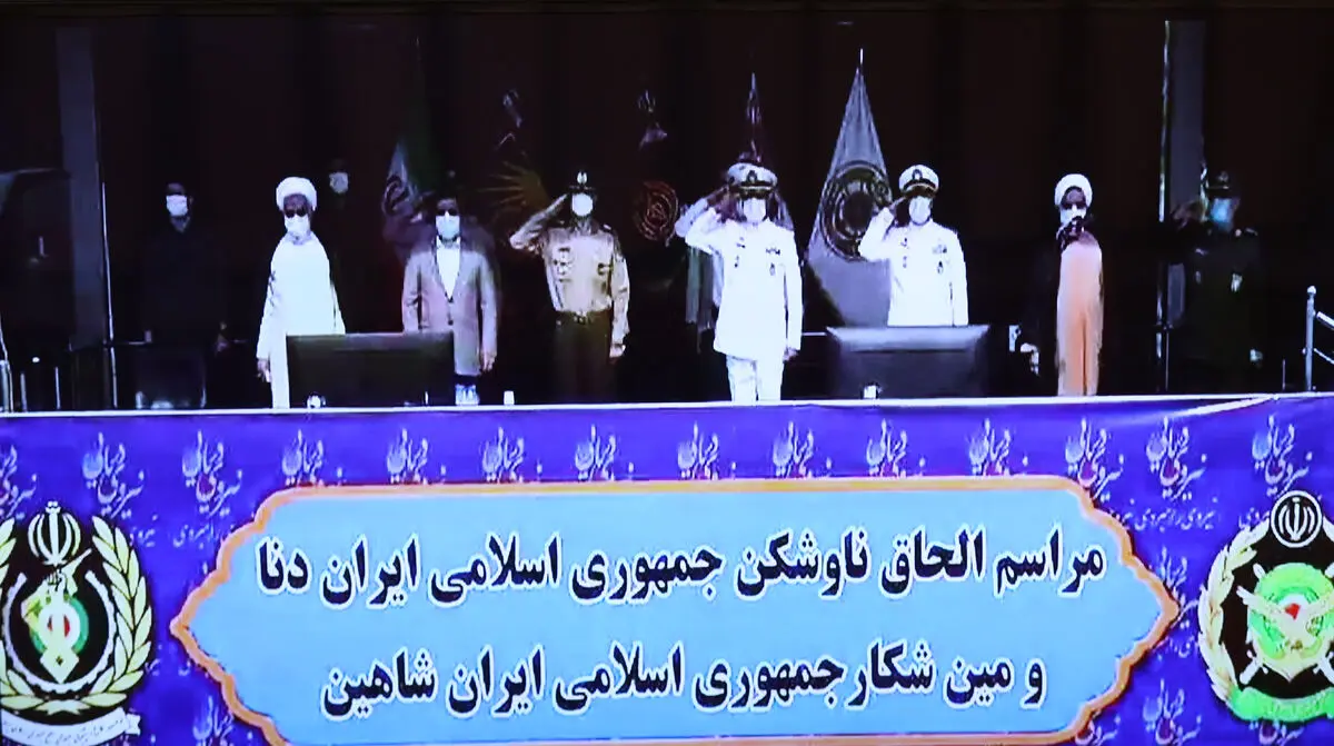 ناوشکن دنا و ناو مین‌شکار بومی شاهین رونمایی و به نیروی دریایی ارتش جمهوری اسلامی ملحق شدند