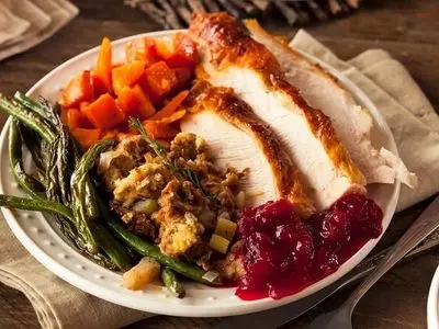 کدام عوامل غیر از پرخوری بر اضافه وزن تاثیر دارند؟